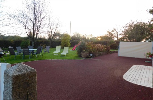 Folligny Cottage | Charming renovated farmhouse with garden