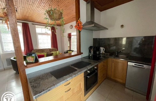 La Garnache Cottage | Charming Renovated Cottage with Terrace, Garden & WiFi - 3 Bedrooms, Sleeps 6