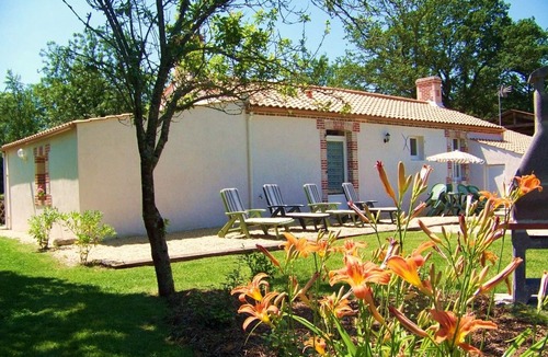 La Garnache Cottage | Charming Renovated Cottage with Terrace, Garden & WiFi - 3 Bedrooms, Sleeps 6