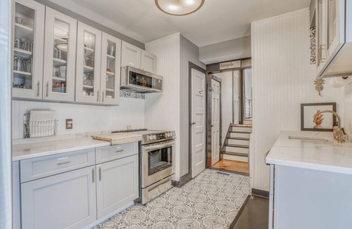 Historic District House | Charming Renovated Historic Home Downtown wParking