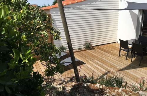 Barbatre Cottage | Charming Renovated Home Near Beach with Private Parking and Terrace