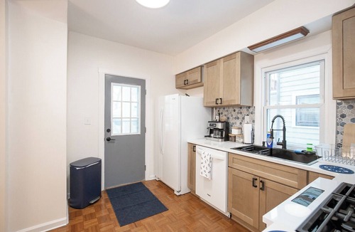 Lakewood House | Charming Renovated Home in Lakewood