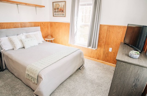 Gaines Cabin | Charming, Renovated Mountain Cabin