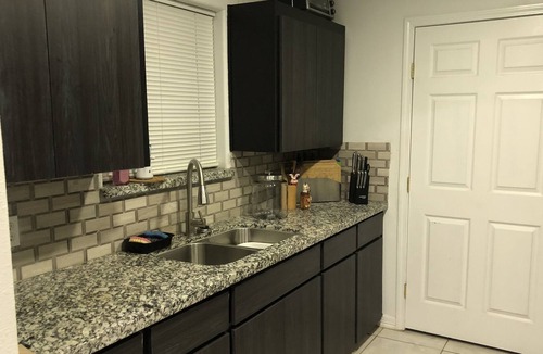 Donna House | "Charming Rental with 3Bedrooms, 2Full Bathroom, and Expansive Patio!"