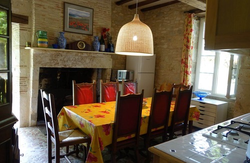 Villereal House | Charming residence with swimming pool and SPA, pond, TRANQUILITY 1km from VILLEREAL