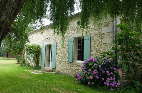 Villereal House | Charming residence with swimming pool and SPA, pond, TRANQUILITY 1km from VILLEREAL
