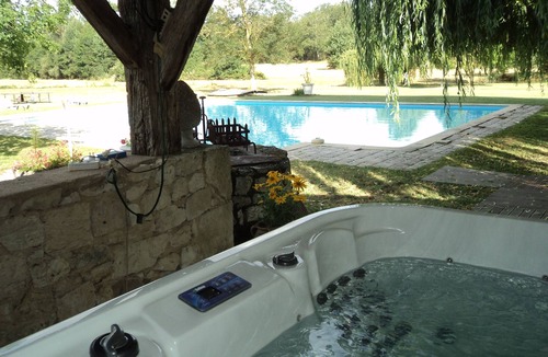 Villereal House | Charming residence with swimming pool and SPA, pond, TRANQUILITY 1km from VILLEREAL
