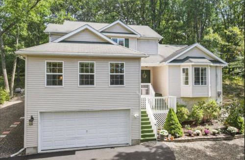 Bushkill House | Charming, Restful Getaway