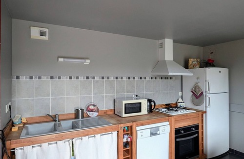 Ceaux-d'Allegre Cottage | Charming Restored Barn with Modern Comfort, Garden & WiFi in Tranquil Setting