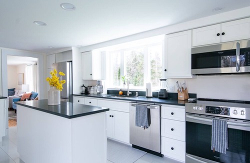 Deer Isle House | Charming restored 1830s cape Deer Isle