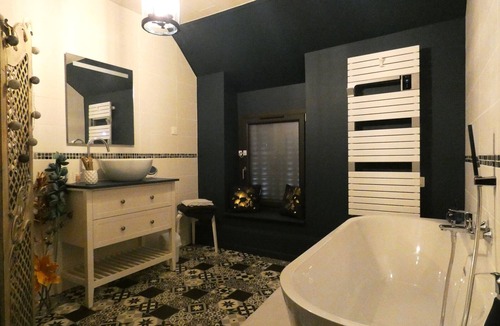 Janville Bed & Breakfast | Charming Retro-Chic Room in Peaceful Beauce Retreat
