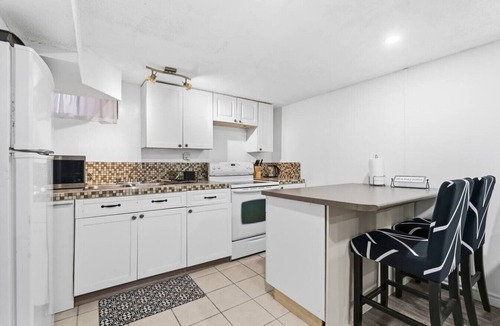 Port Weller House | Charming Retreat | Quiet, Cozy & Convenient