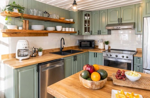 Eastman Ski Chalet | Charming Retreat in Eastman | Spa, Bike & Hike !