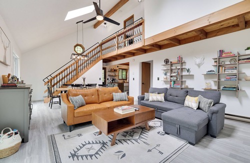 Hamlin Ski Chalet | Charming Retreat in the Hideout with a hot tub