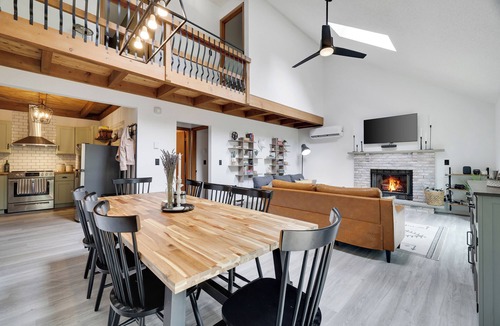 Hamlin Ski Chalet | Charming Retreat in the Hideout with a hot tub