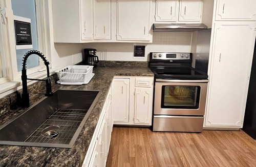 Marshallton House | Charming Retreat in CoaltownShip