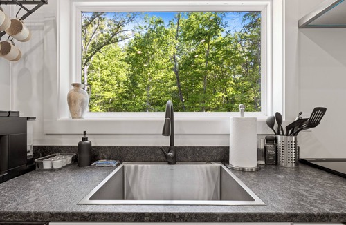 Flintstone House | Charming retreat minutes from Chattanooga & Lookout Mountain. Sleeps 7!
