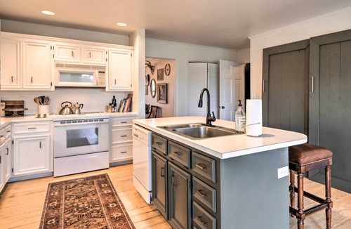 Greenville House | Charming Retreat on 80-Acre ‘Willow Rock Ranch’!