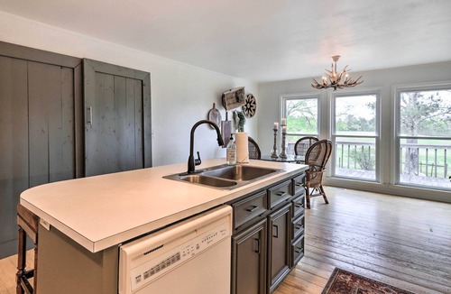 Greenville House | Charming Retreat on 80-Acre ‘Willow Rock Ranch’!