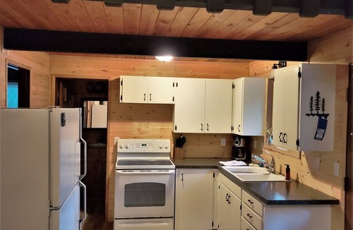 Hoodsport Cabin | Charming Retreat w/Woodstove & Old School Movies - Hoodsport/Lake Cushman