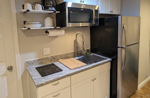Augusta Apartment | Charming Retreat: Walk to Distillery & River