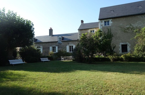 Huisseau-sur-Cosson House | Charming riverside mill with island