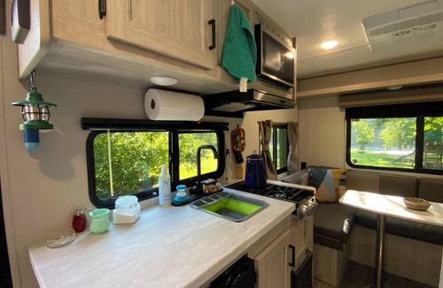 Rowland House | Charming RIVER FRONT camper RV with AC by Lackawaxen River