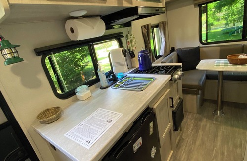 Rowland House | Charming RIVER FRONT camper RV with AC by Lackawaxen River