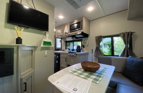 Rowland House | Charming RIVER FRONT camper RV with AC by Lackawaxen River