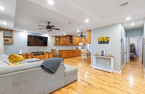 Hartford House | Charming River House, escape from the hustle and bustle of everyday life.