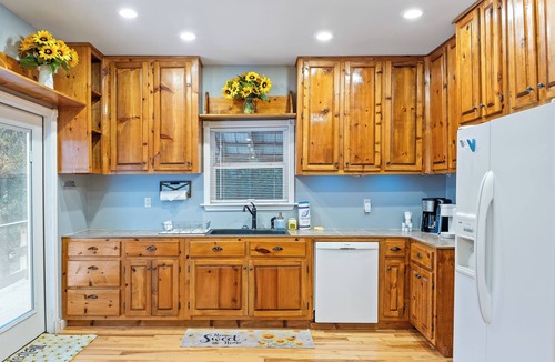 Hartford House | Charming River House, escape from the hustle and bustle of everyday life.