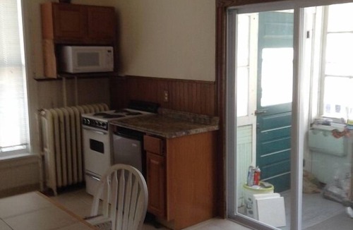 Youngstown Apartment | Charming River Rd Escape Circa 1860