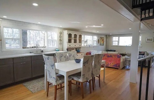 South Hadley Cottage | Charming riverfront cottage on beautiful cove!