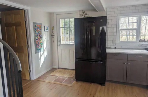 South Hadley Cottage | Charming riverfront cottage on beautiful cove!