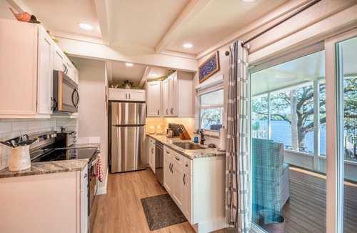Sebastian Cottage | Charming Riverfront 2/2 Cottage with Private Docks, Wifi, Cable, and A/C