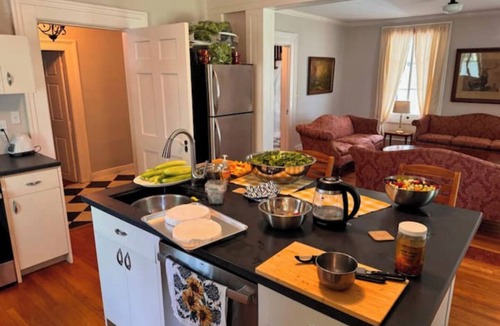 Green Island Apartment | Charming Riverfront 4BR Flat