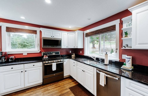 Rockwood House | Charming riverfront home with mountain views & private dock