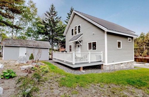 Rockwood House | Charming riverfront home with mountain views & private dock