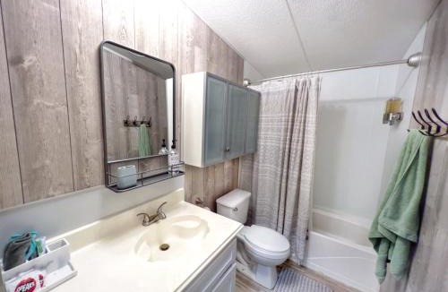 Lakehills House | Charming Riverfront Home - Casa Topo @ SparrowBend