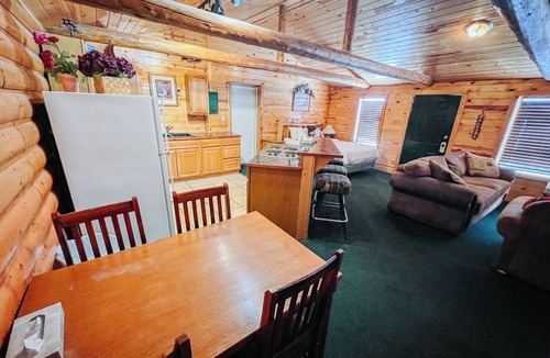 Last Chance Cabin | Charming Riverfront Bungalow - Just steps away from the River Bank!