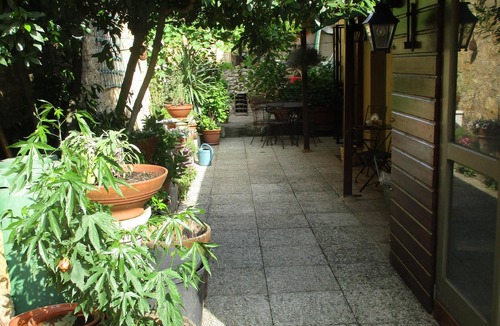 La Roque-Gageac House | Charming riverside stone built property in Perigord