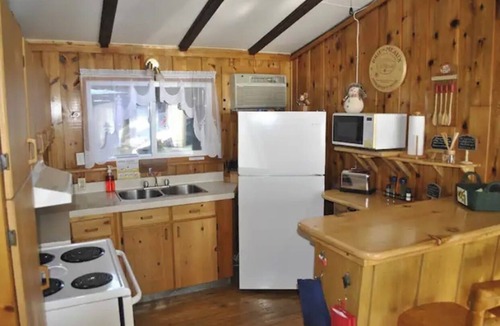 Riviere-Rouge Ski Chalet | Charming riverside cottage