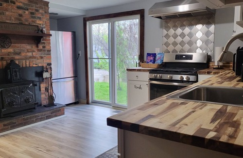 North East House | Charming riverside home