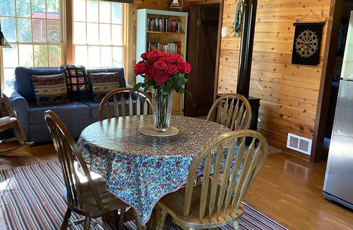 Gasquet Cabin | Charming Riverside Retreat