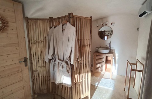 Vernoux-en-Vivarais Bed & Breakfast | Charming room with exceptional view