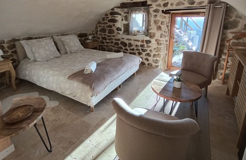 Vernoux-en-Vivarais Bed & Breakfast | Charming room with exceptional view