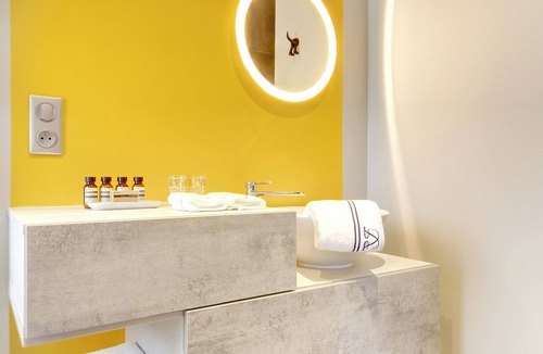 Castera-Verduzan Bed & Breakfast | Charming room with private terrace in Gers spa village