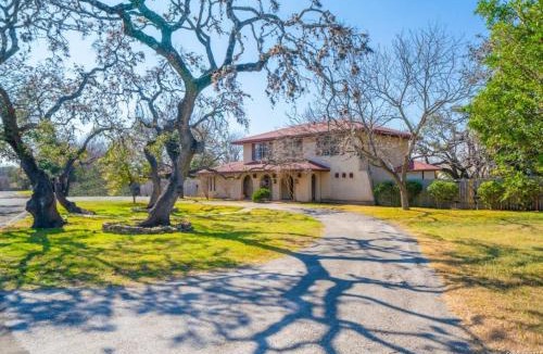 Leon Valley House | Charming Room in Beautiful Spanish Villa