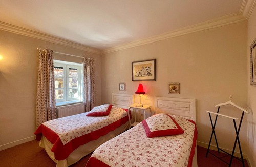Lavaudieu Bed & Breakfast | Charming Room in Lavaudieu for 2, Bath & WC