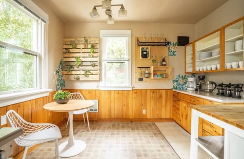 Broadway Hotel | Charming Room in Victorian BnB Parking Avail - Rm3